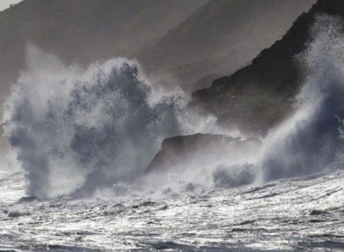 Атлантический океан шторм. Атлантический океан сильный ветер.